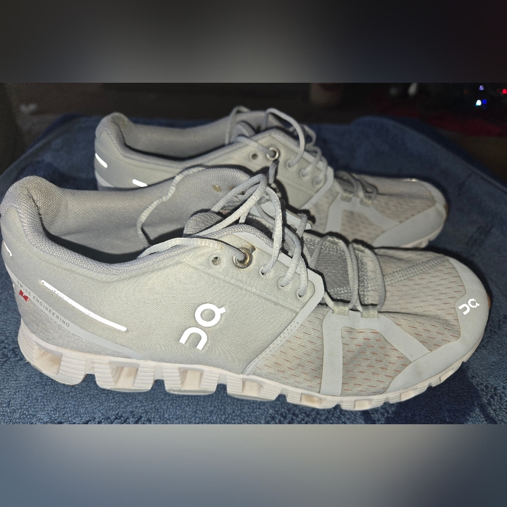 Women Swiss engineering shoes sneakers running sz 8.5used in great condition